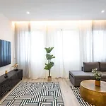 Skyline Lofts By Lovelystay Apartmán