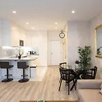 Skyline Lofts By Lovelystay Apartmán *