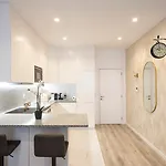 Skyline Lofts By Lovelystay Апартаменты
