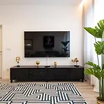 Skyline Lofts By Lovelystay Apartmán
