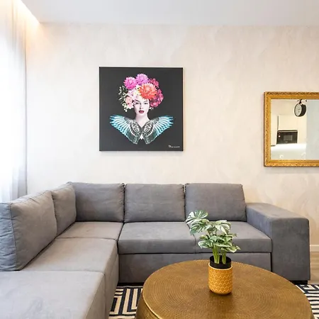 Skyline Lofts By Lovelystay *