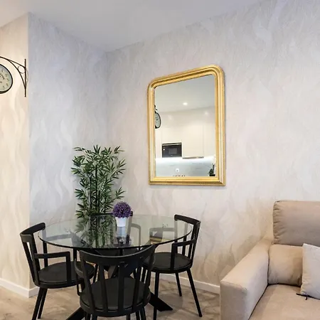 Skyline Lofts By Lovelystay Apartmán *