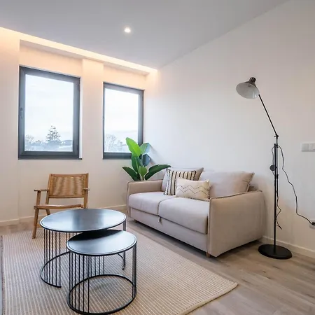 Skyline Lofts By Lovelystay Апартаменты