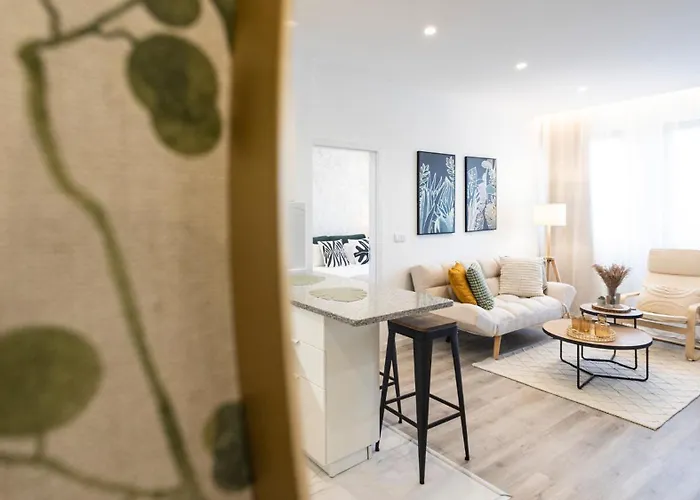 Апартаменты Skyline Lofts By Lovelystay