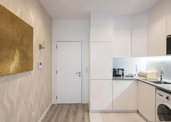 Апартаменты Skyline Lofts By Lovelystay