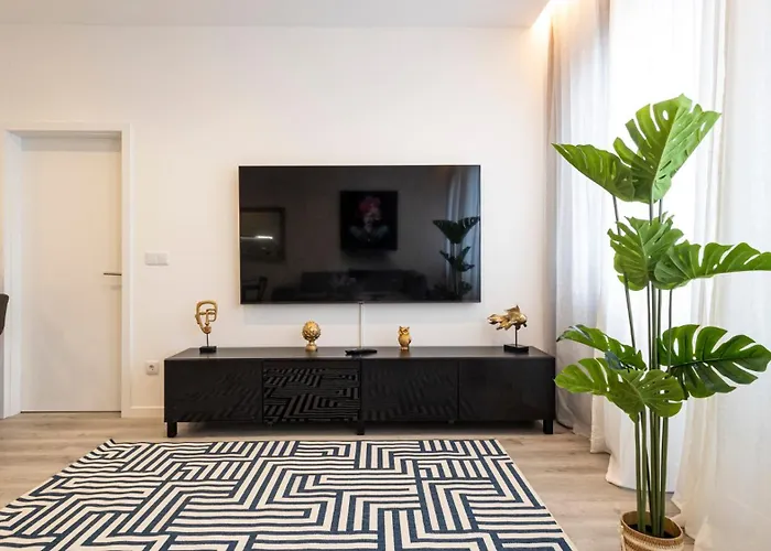 Skyline Lofts By Lovelystay Апартаменты